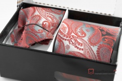 Красно-серый мужской галстук с нагрудным платком в коробке